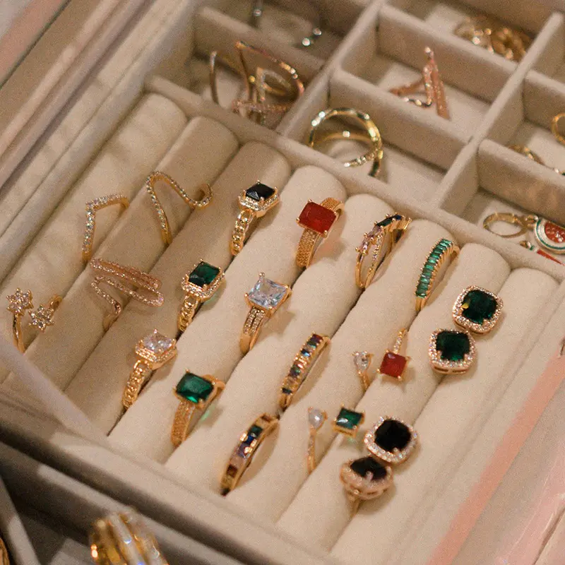 Goldverkauf in Böblingen / Sindelfingen bei Schmuckland Juwelier - Goldringe mit und ohne Edelsteine verkaufen